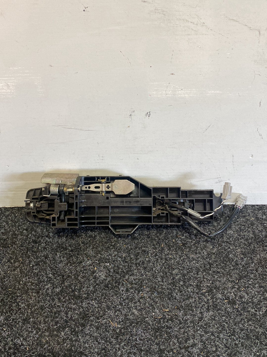2013 Nissan Juke - Left Front Door Exterior Handle