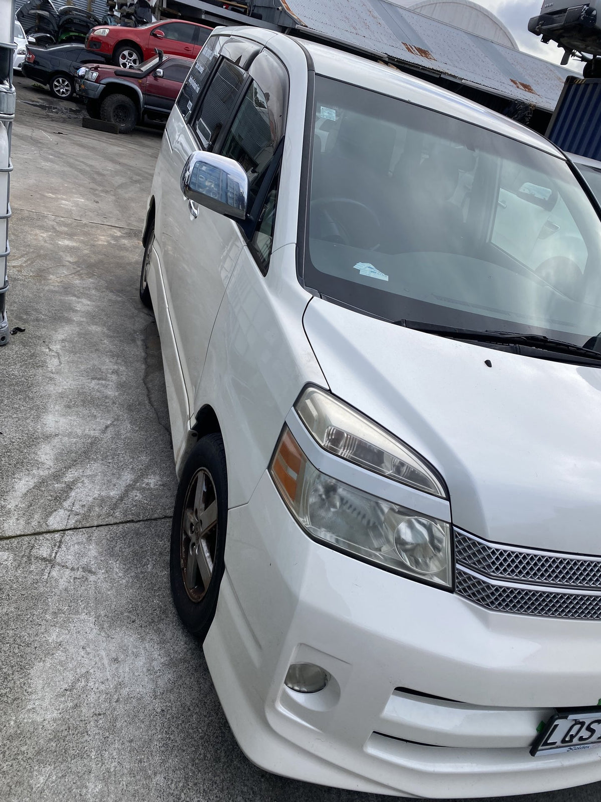 2007 Toyota Voxy AZR60- Dismantling For Parts