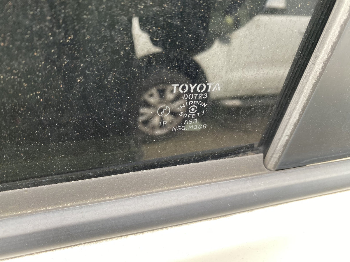 2007 Toyota Voxy AZR60- Dismantling For Parts