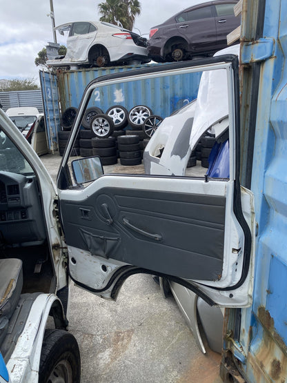 2014 Mitsubishi L300 Dismantling For Parts
