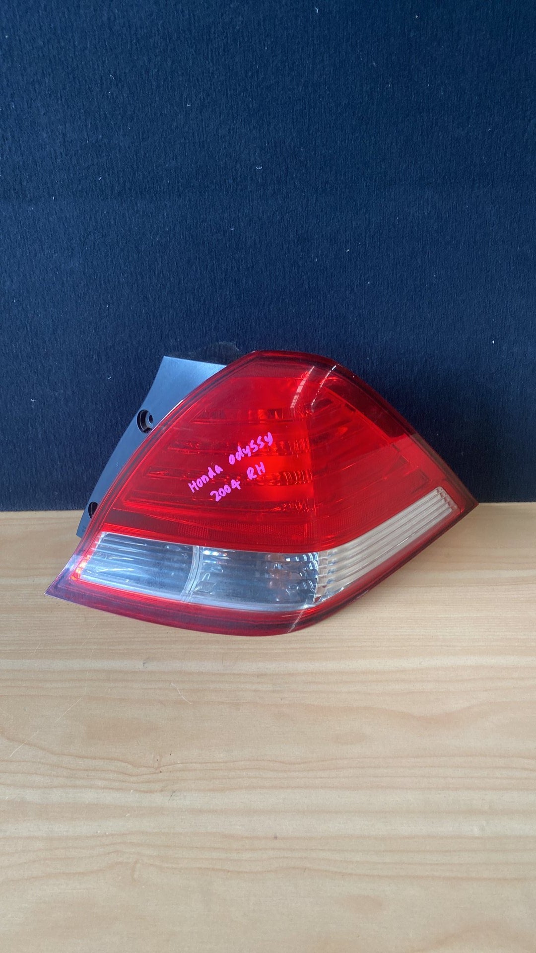 2004 Honda Odyssey - Right Taillight PN: no numbers