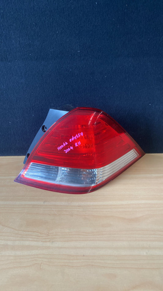 2004 Honda Odyssey - Right Taillight PN: no numbers
