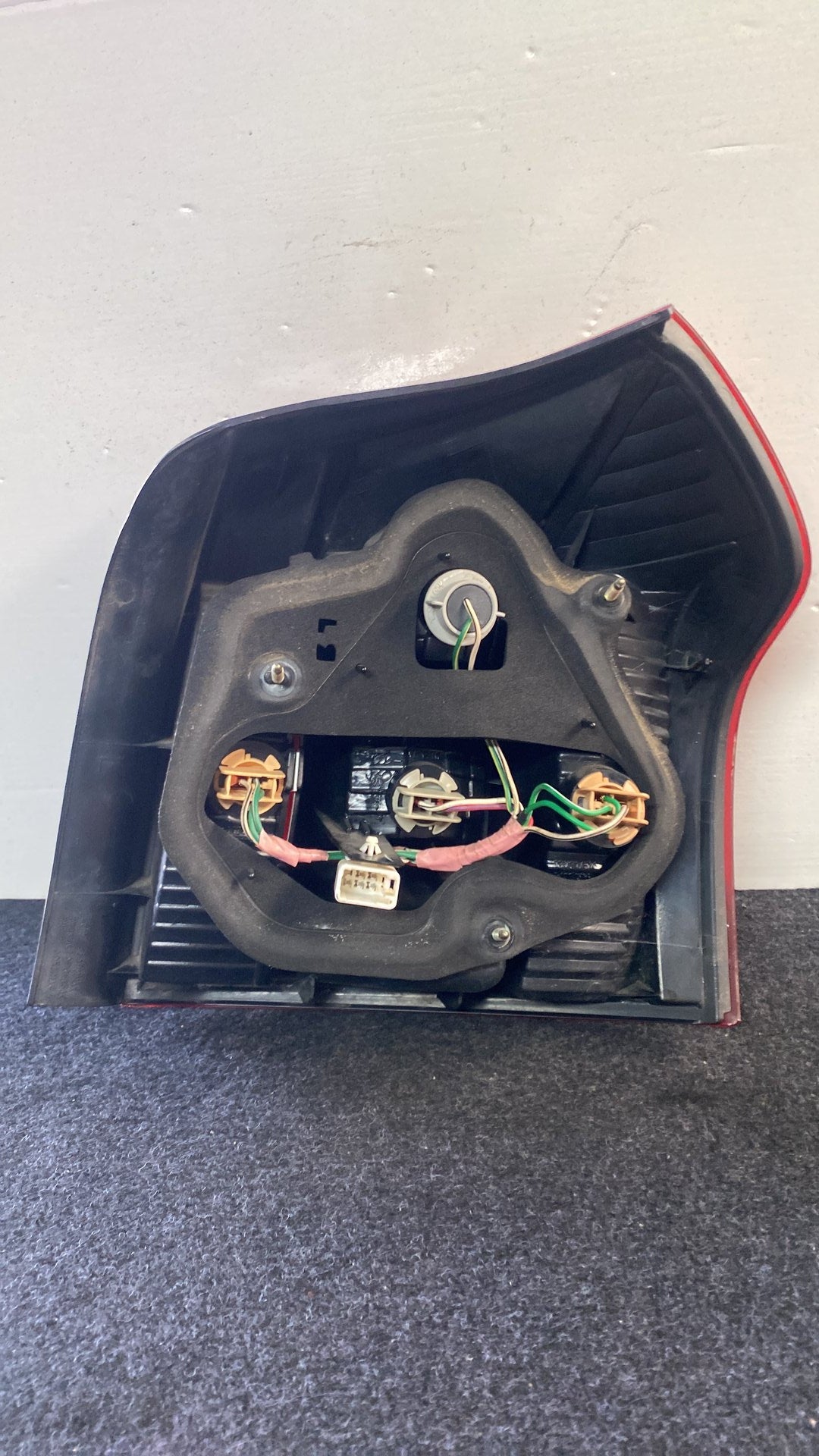 2005 Toyota Corolla - Left Taillight PN: 13-77 F/Lift H/B type