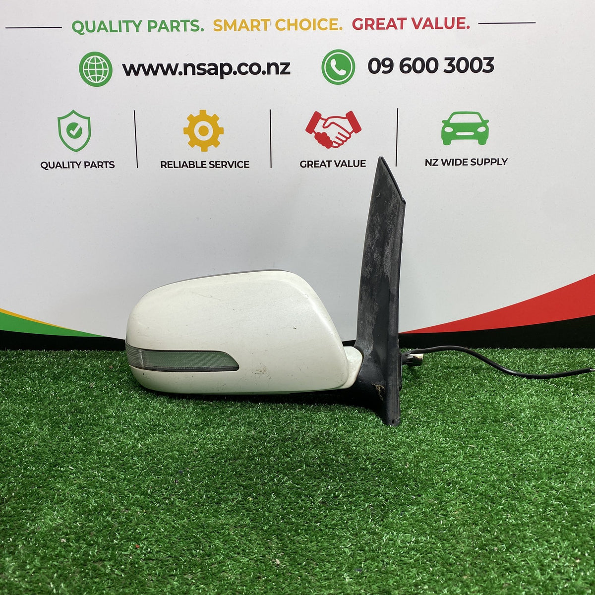 2006 Used Toyota Wish - Right Door Mirror PN: 2 Plugs 7 Wires