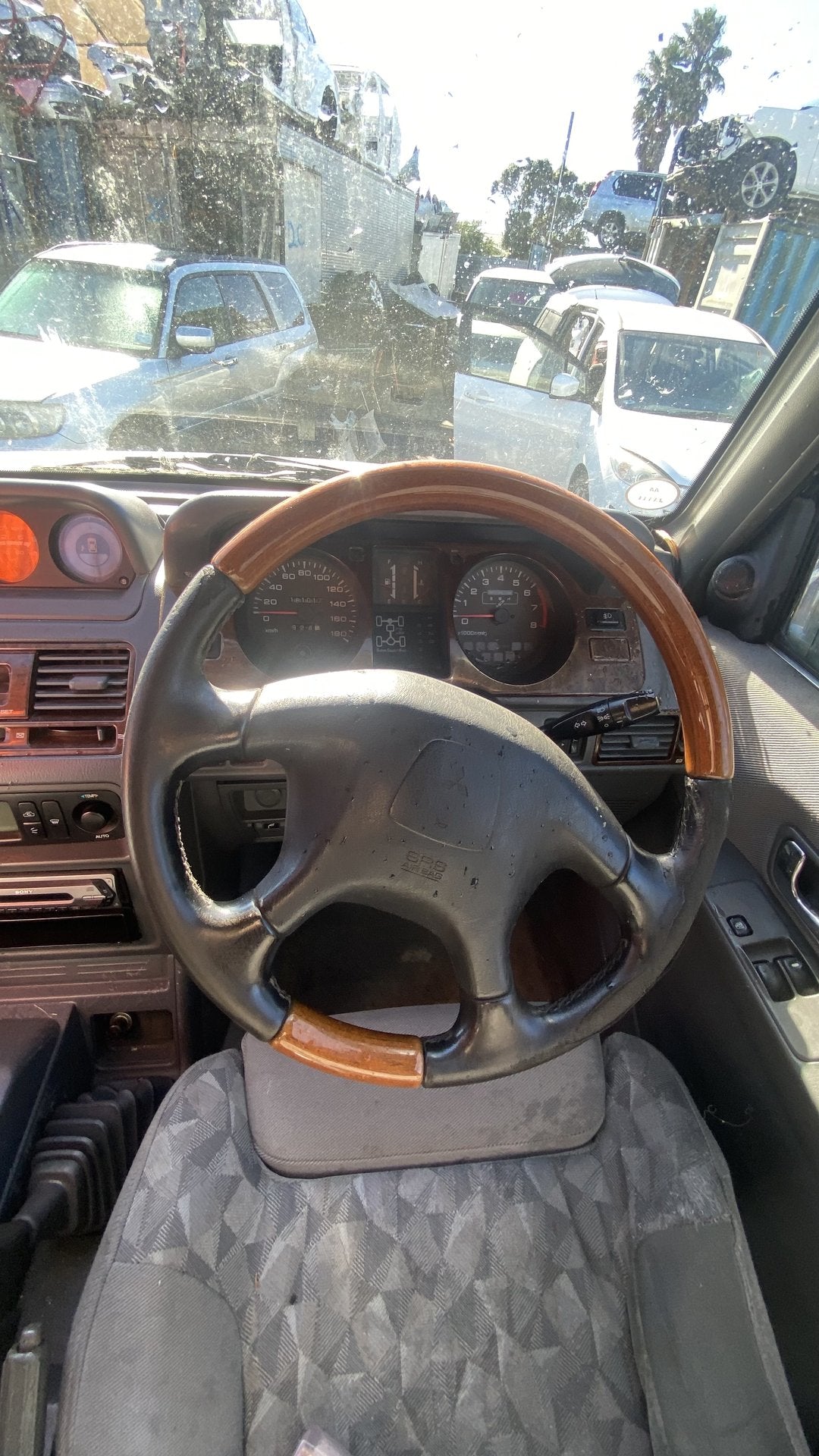 1997 Mitsubishi Pajero V25      Dismantling For Parts