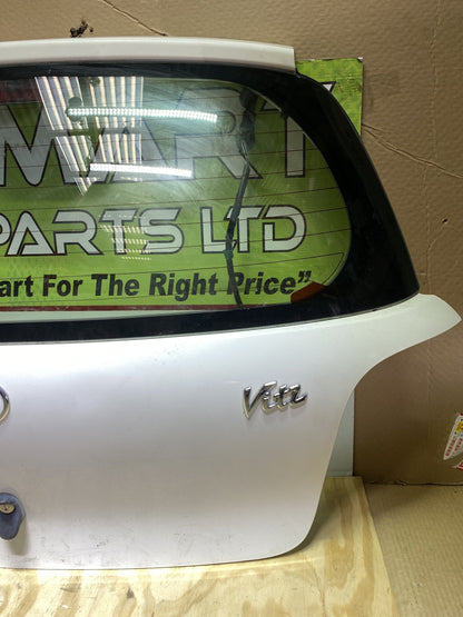 2004 Toyota Vitz SCP10 - Tailgate