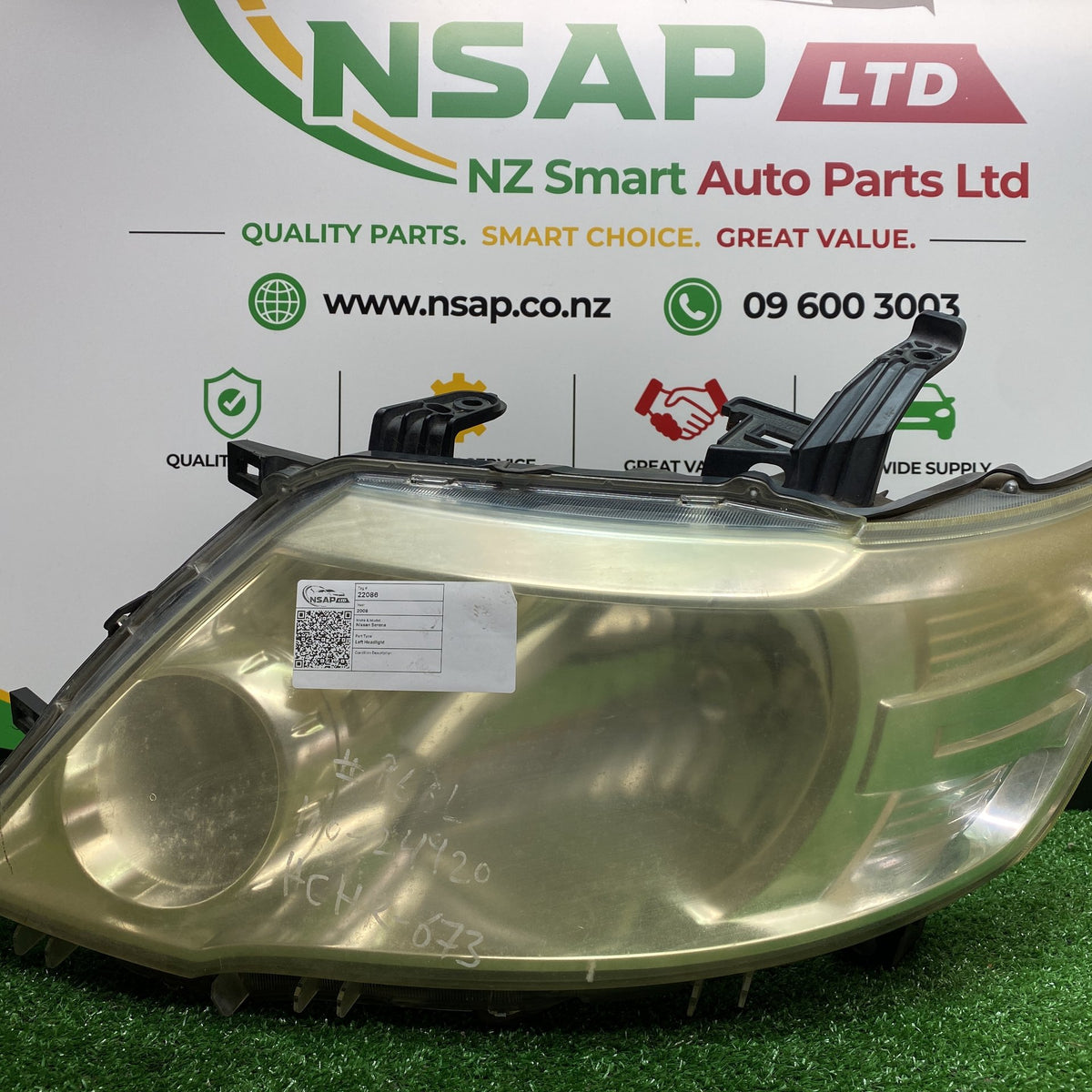 2008 Nissan Serena C25 - Auto Adjust/ Non Hid/ Left Headlight KOITO 100-24920/ 260601GK0A