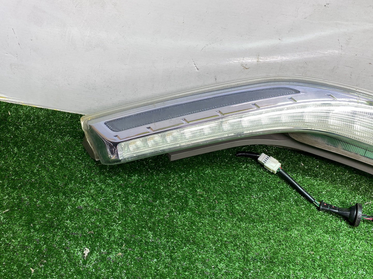 Dec 2010 to Feb 2017 - Nissan Leaf - Right Taillight - Mk1, Lens# D091