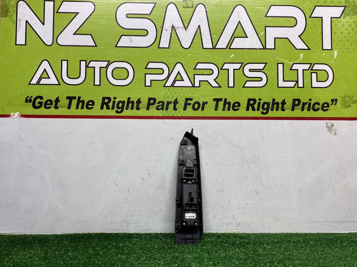 2007 Mazda Verisa - Master Power Window Switch PN: D01C684L1