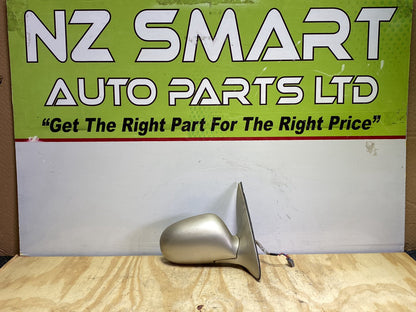 2005 Nissan Bluebird - Right Door Mirror PN: 5 wires