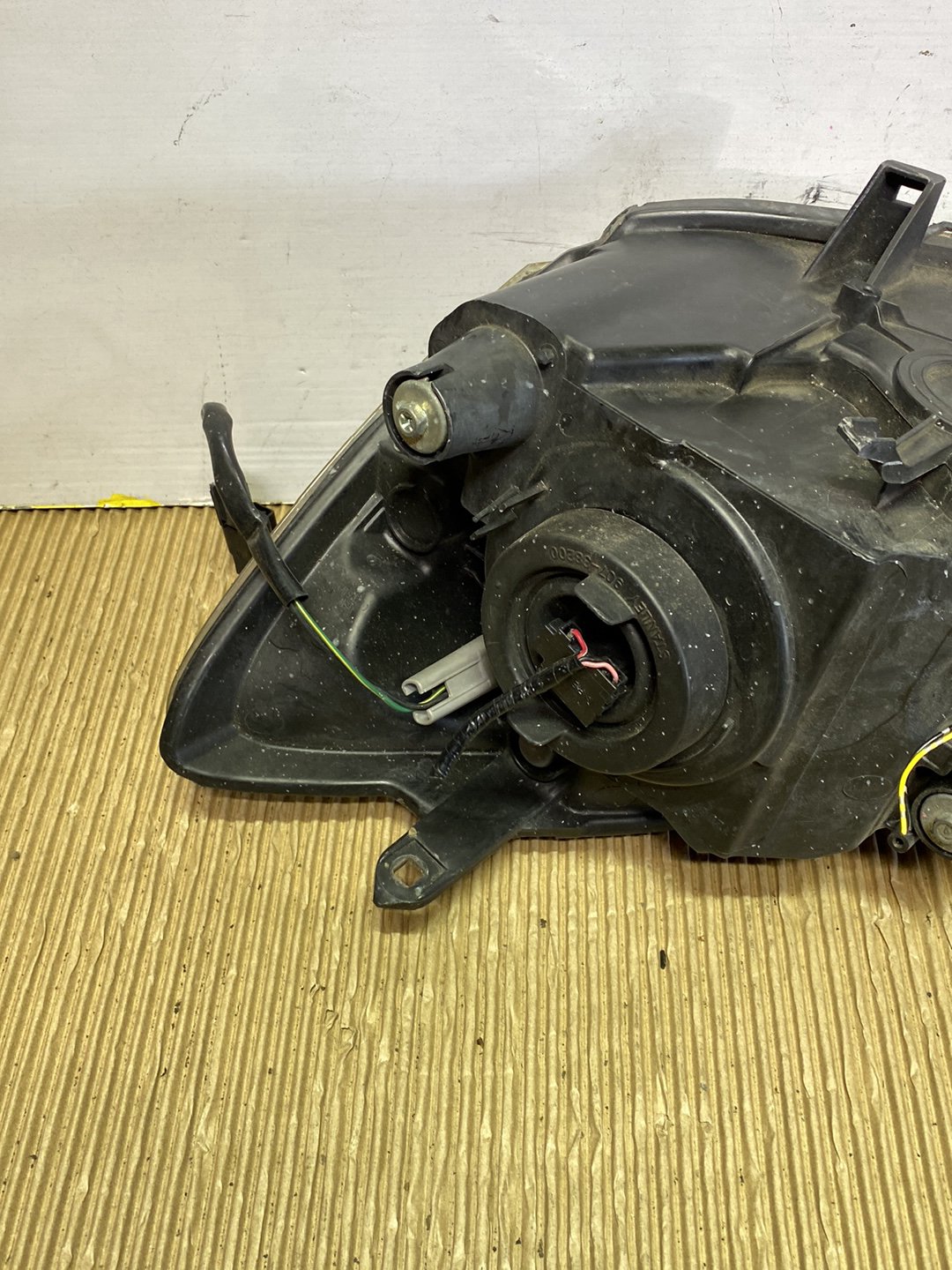 2007 Mitsubishi Lancer- Right Headlight PN: STANLEY P3521