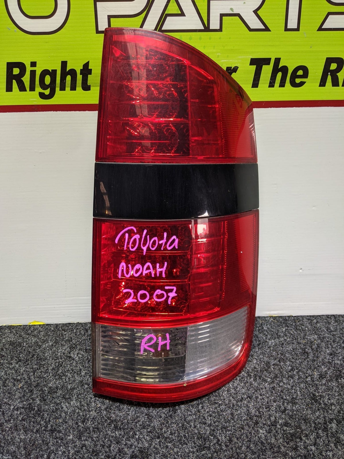 2007 Toyota Noah - Right Taillight PN: 28-184