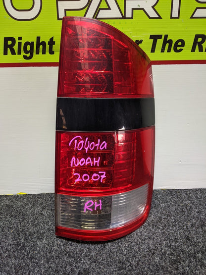 2007 Toyota Noah - Right Taillight PN: 28-184