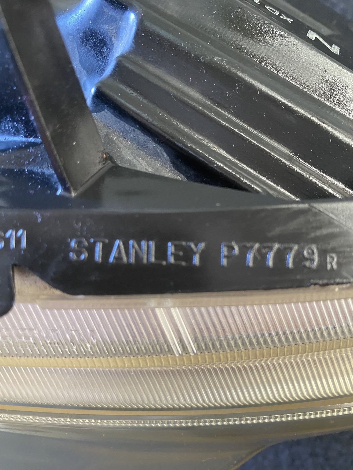 2008 Nissan Tiida - Right Headlight PN: P7779 F/Lift electric adjust