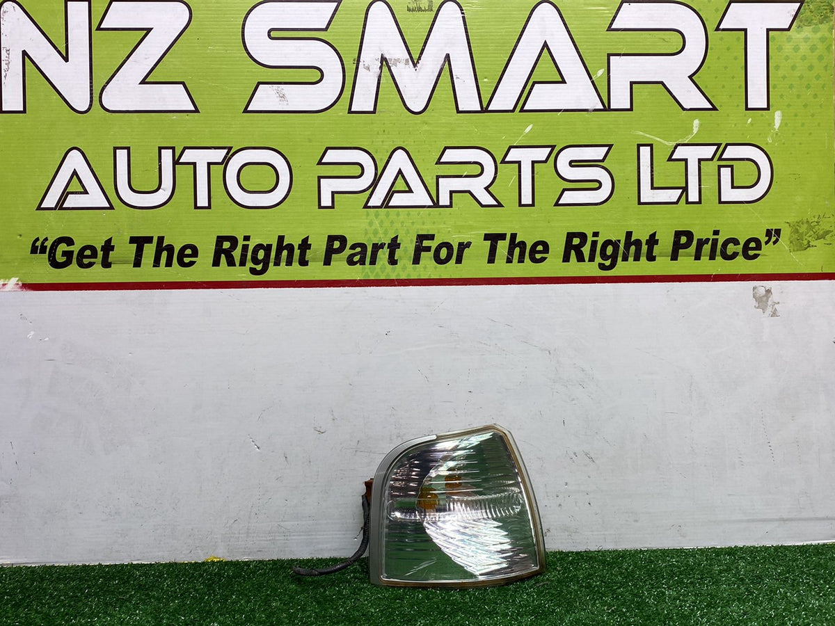 Oct 2001 to Aug 2005 - Ford Explorer UT UZ - Right Indicator - Corner Lamp