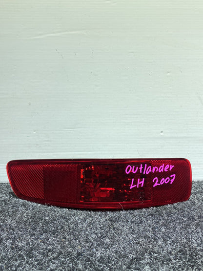 2007 Mitsubishi Outlander - Left Rear Bumper Light