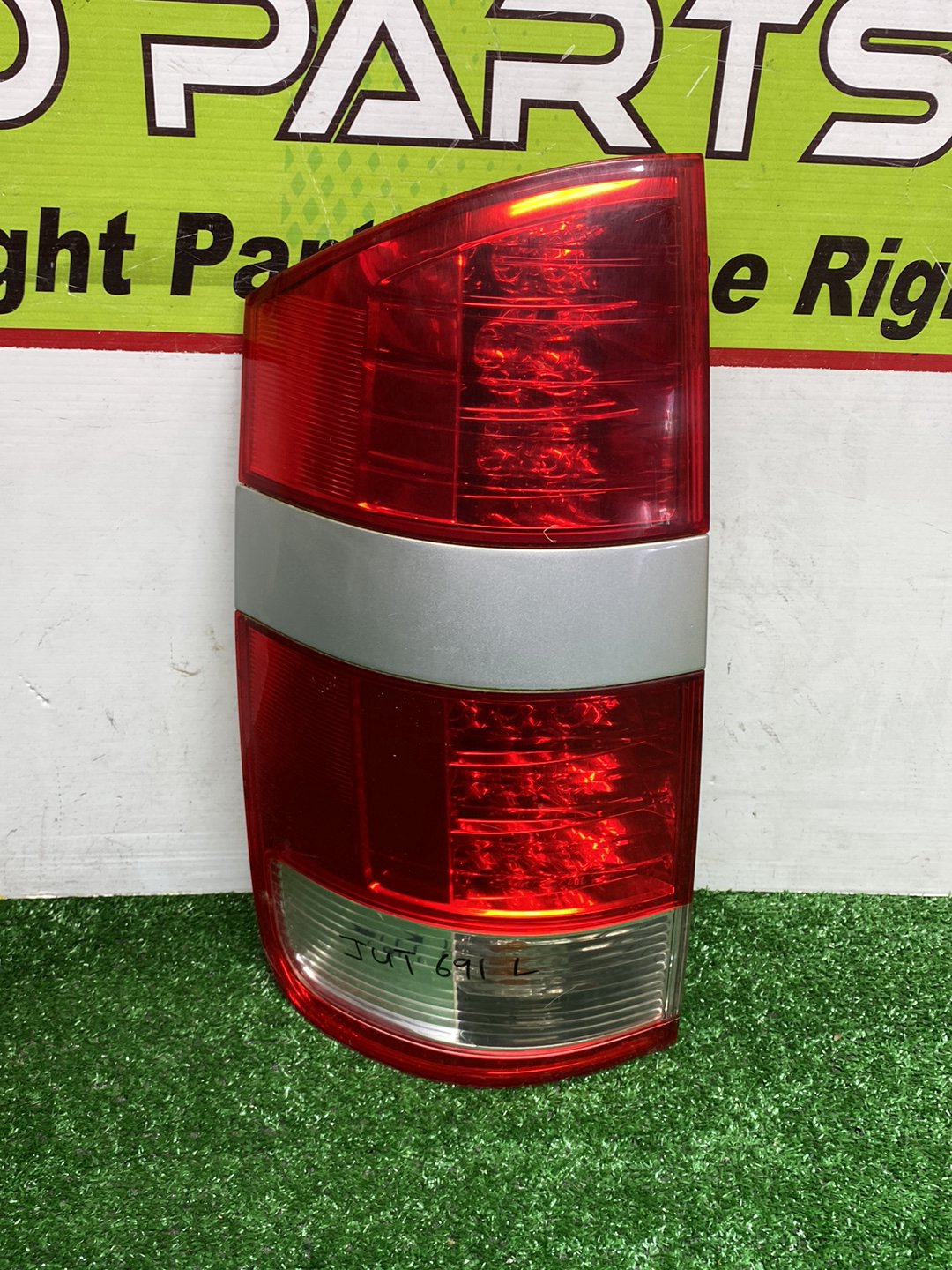2004 to 2007 - Used Toyota Noah AZR6# Imported - Left Taillight - Lens# 28-184