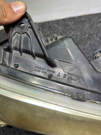 2004 Honda Civic - Right Headlight PN: STANLEY P3703