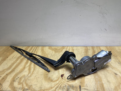 2007 Toyota Hiace - Wiper Motor PN: wiper arm