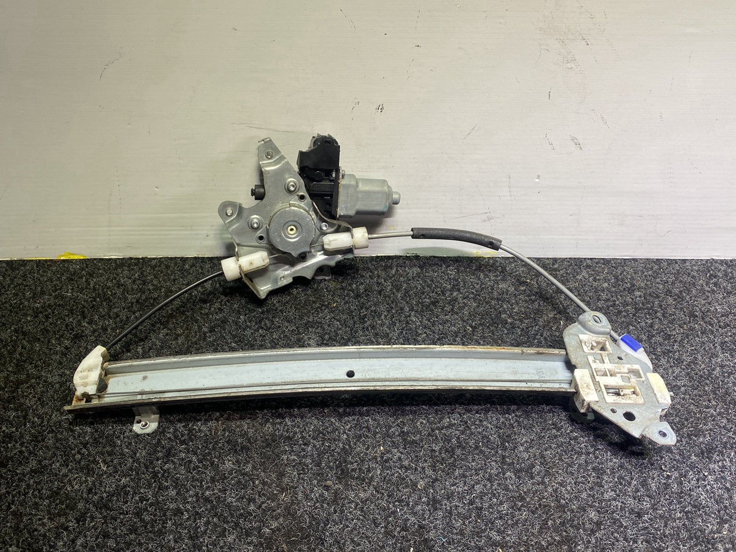 2011 Nissan Juke I F15 F15 - Left Front Window Regulator/Motor