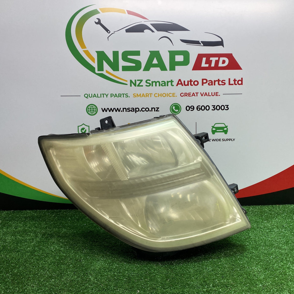 2005 Nissan Elgrand - Right Headlight PN: KOITO 100-24854/ 26010WL628
