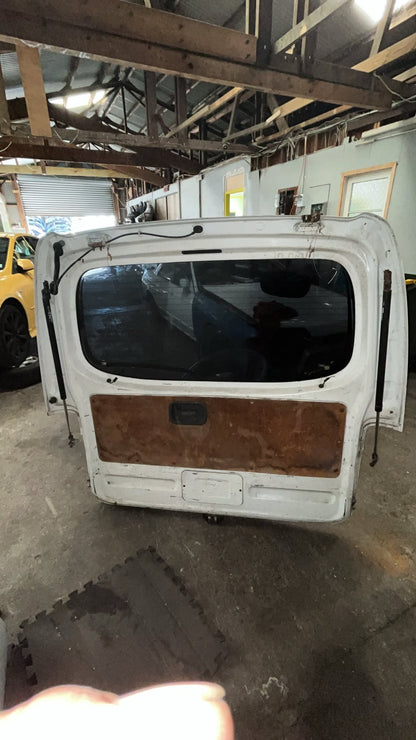 2005 Toyota Hiace - Tailgate