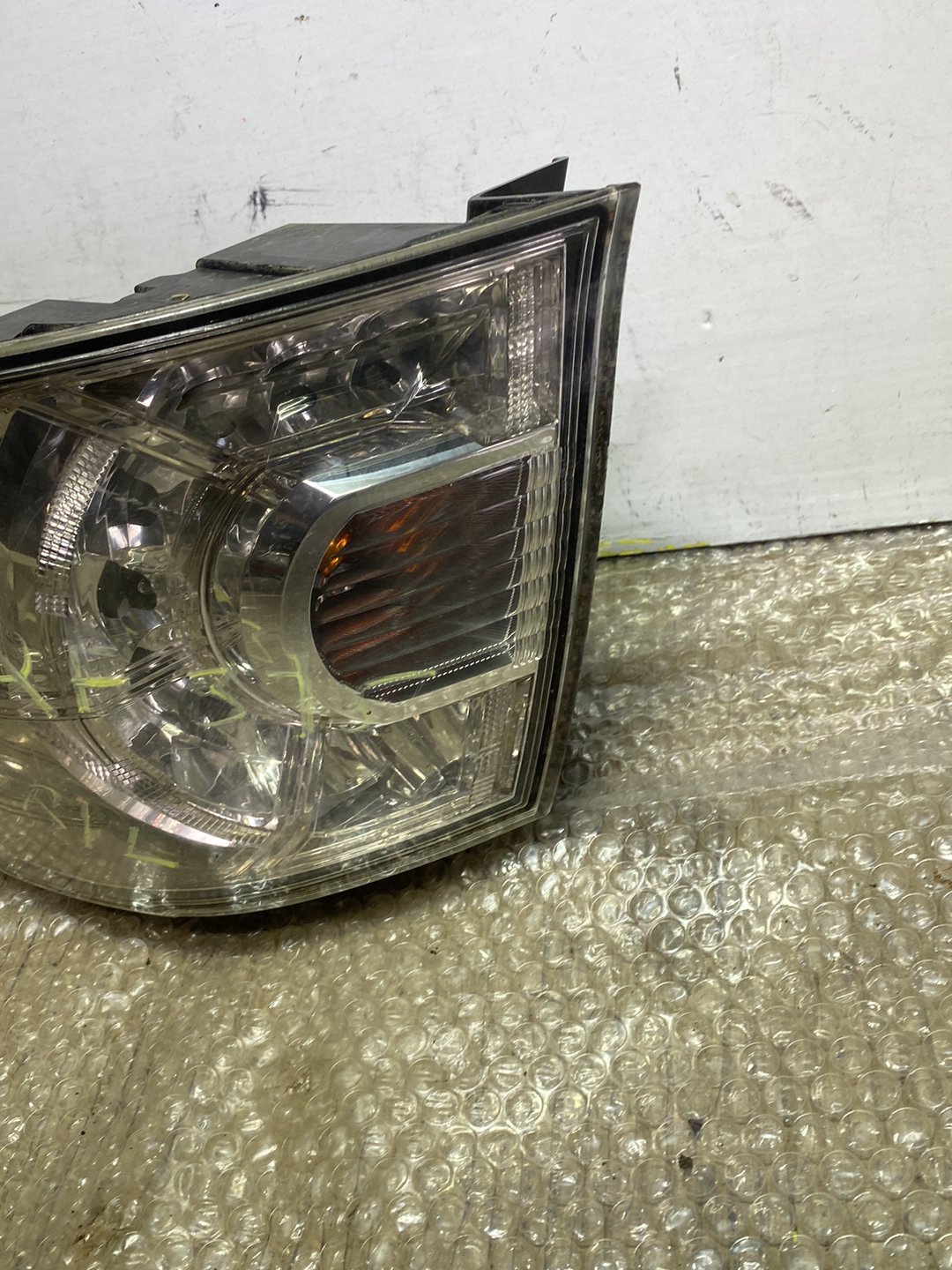 2007 Mazda MPV- Right Taillight PN: L206-51170
