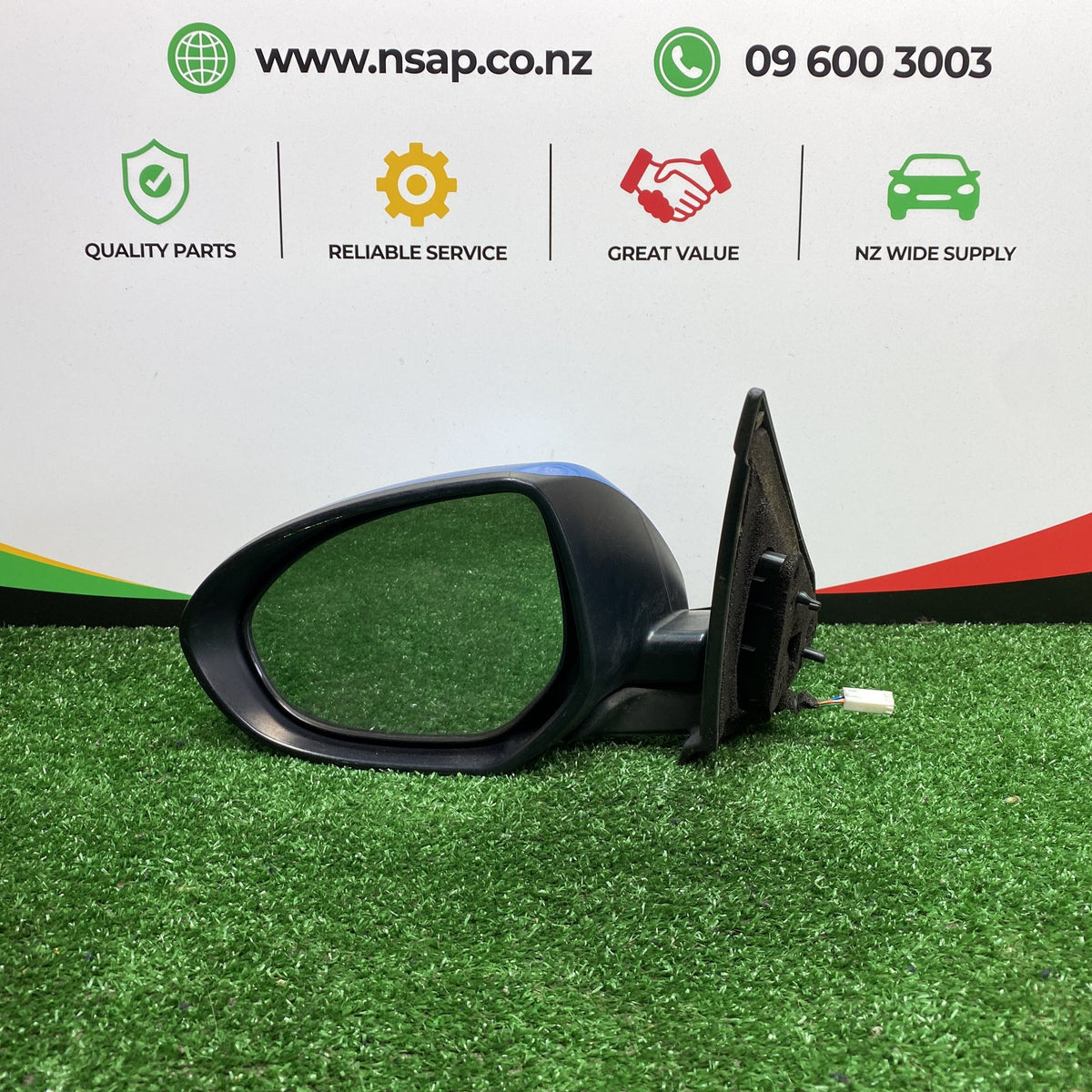 2012 Mazda Axela - Left Door Mirror PN: 7 wires