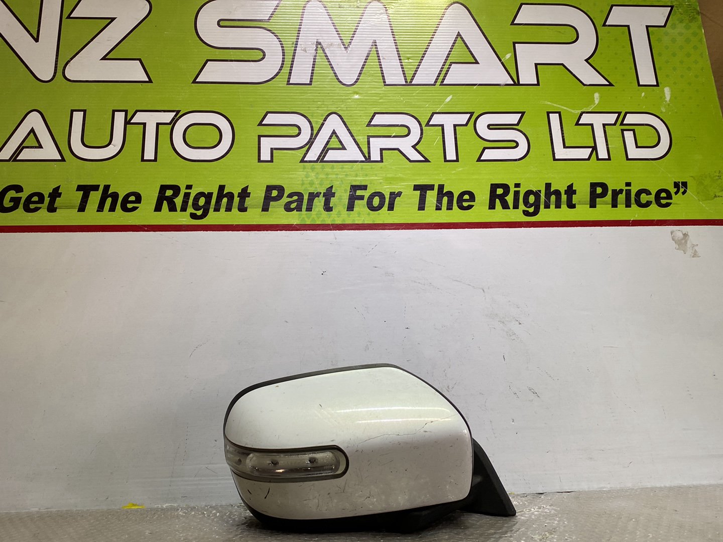 2007 Mazda MPV- Right Door Mirror PN: 7 wires