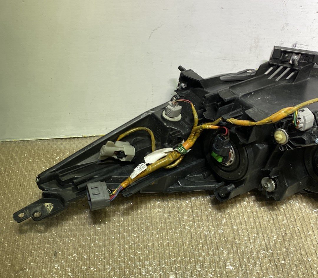 2010 Mazda Axela- Right Headlight PN: see photos