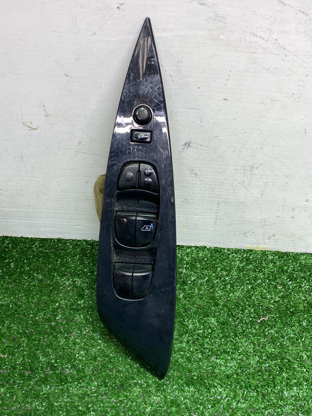 2012 Nissan Leaf ZE0 - Master Power Window Switch PN: See photos