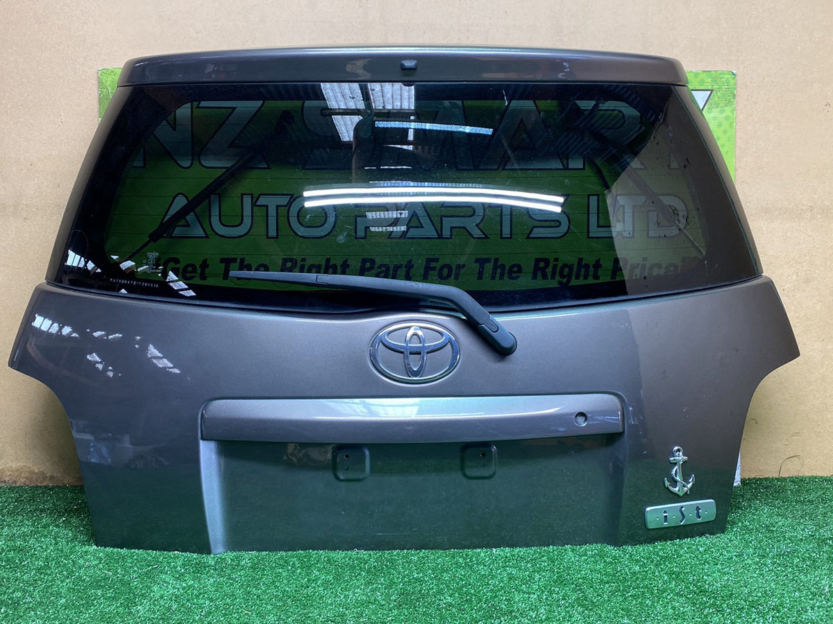 2005 Toyota Ist - Tailgate PN: See photos- Complete