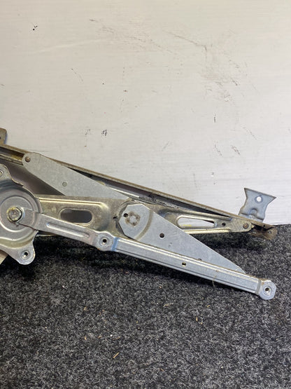 2013 Toyota Hiace - Right Front Window Regulator/Motor