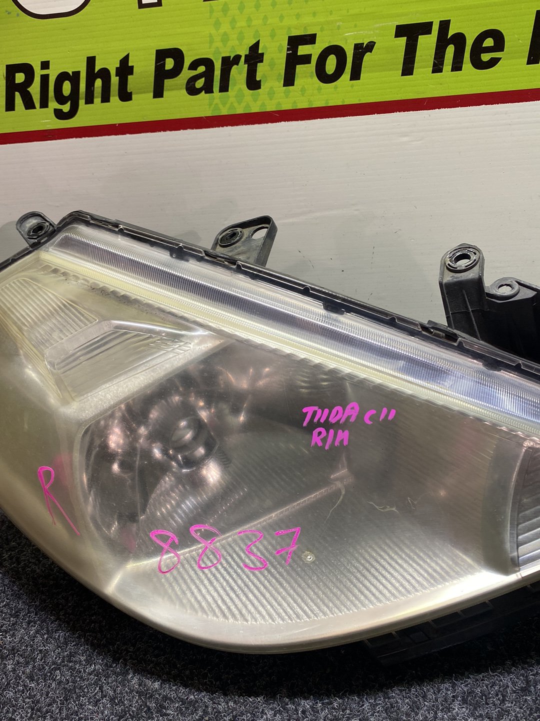 Nissan Tiida - Right Headlight PN: Stanley 2167482600