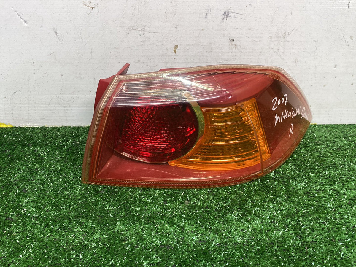 2008 Mitsubishi Galant - Right Taillight PN: P5613