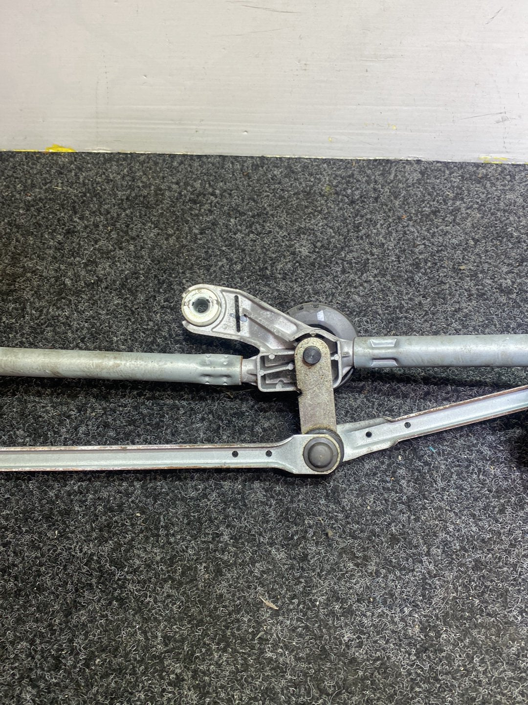 2010 Nissan Juke YF15 - Front Wiper Rack Assembly