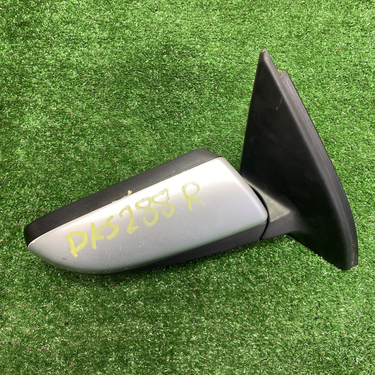 2006 Holden Commodore - Right Door Mirror PN: 3 Pins