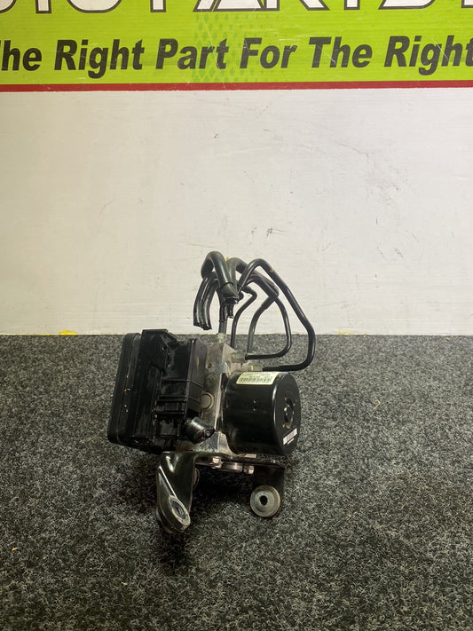 2010 Mazda Axela BL5FW - ABS Pump