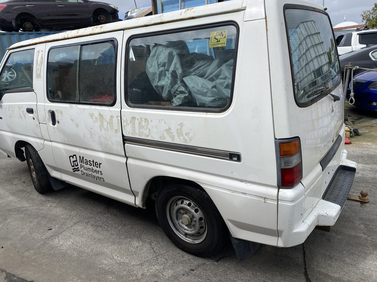 2014 Mitsubishi L300 Dismantling For Parts