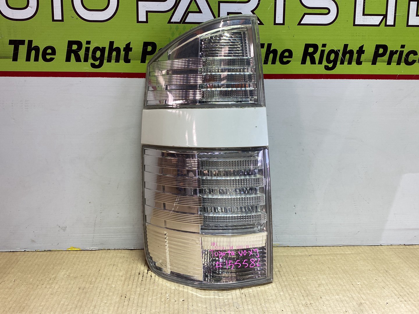 2006 Toyota Voxy AZR60 - Left Taillight PN: 28-185