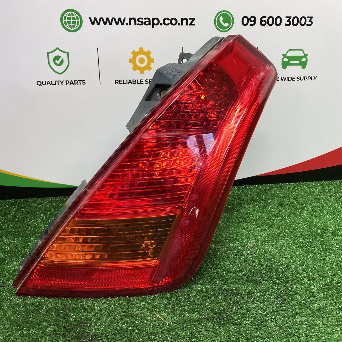 2005 Nissan Murano - Right Taillight LENS:KOITO 220-63779