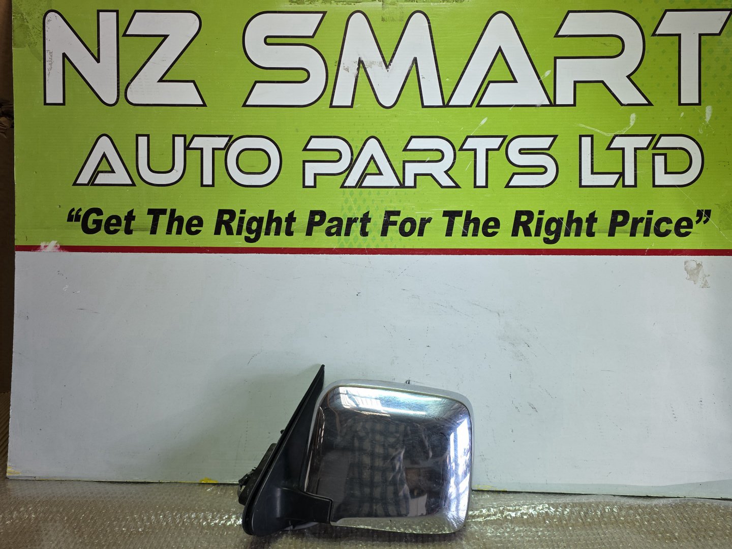 2008 Nissan Caravan- Left Door Mirror PN: 5 wires