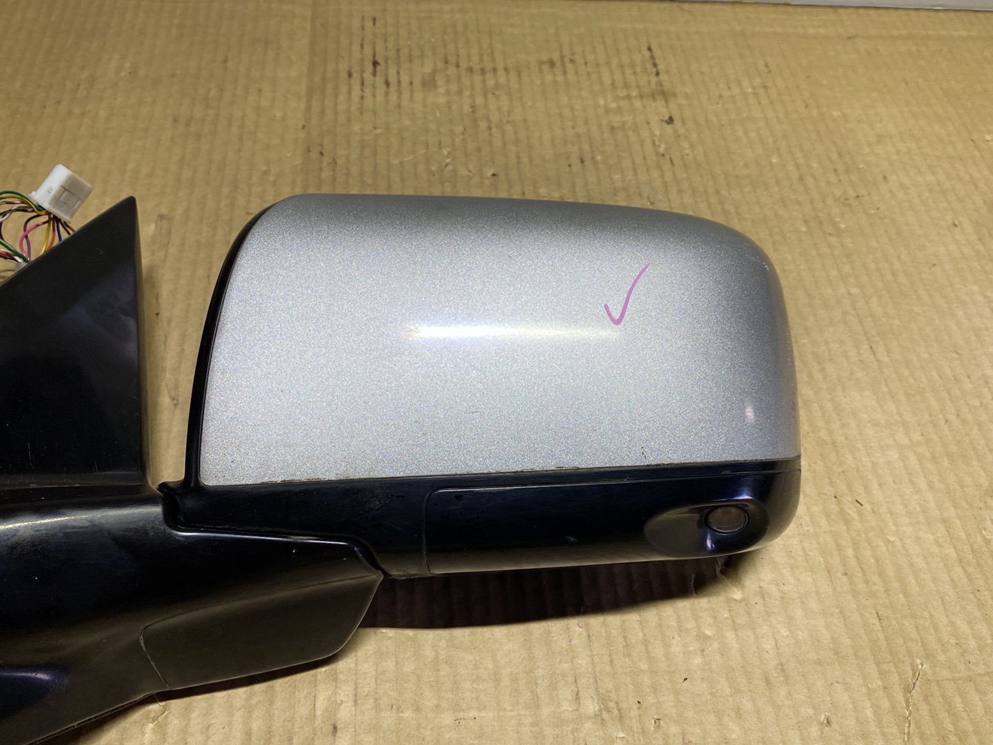 2005 Nissan Murano PNZ50 - Left Door Mirror PN: 13 wires/ camera type