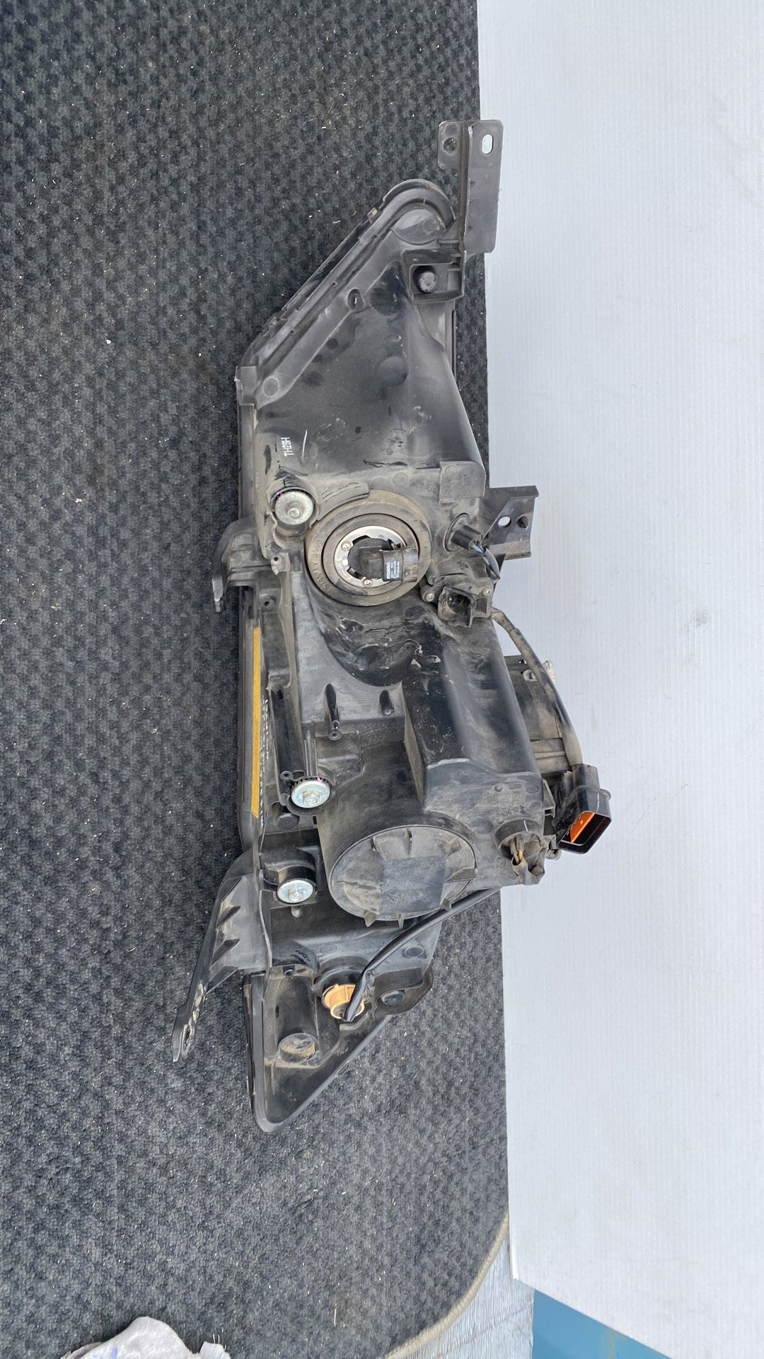 2008 Mitsubishi Outlander - Left Headlight