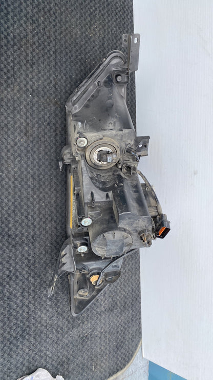 2008 Mitsubishi Outlander - Left Headlight