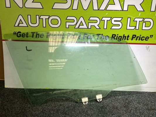 2006 Honda Odyssey - Right Front Door Glass PN: Tint Number M2H4