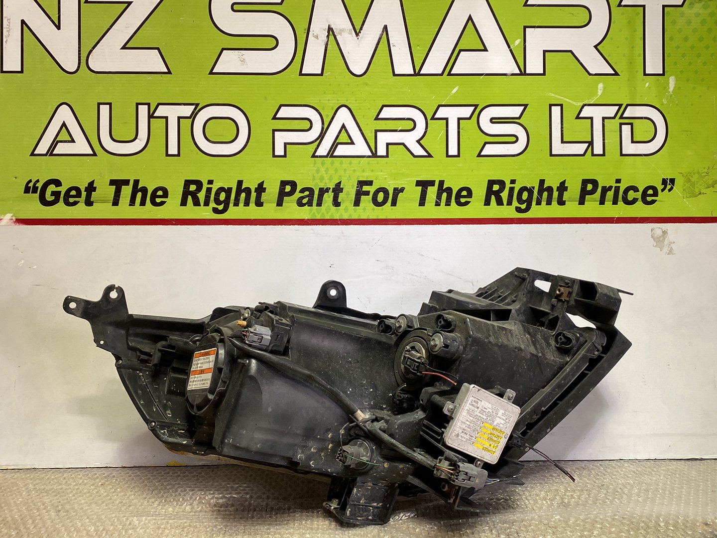 2007 Mazda MPV- Left Headlight PN: L20851041D