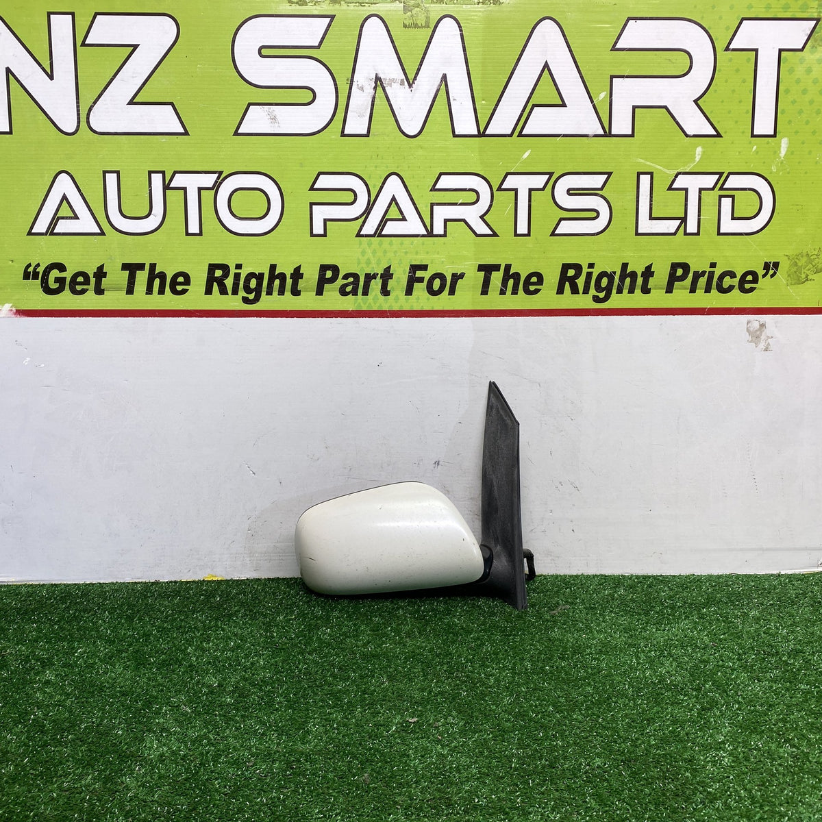 2004 Used Toyota Wish - Right Door Mirror PN: 5 Wires