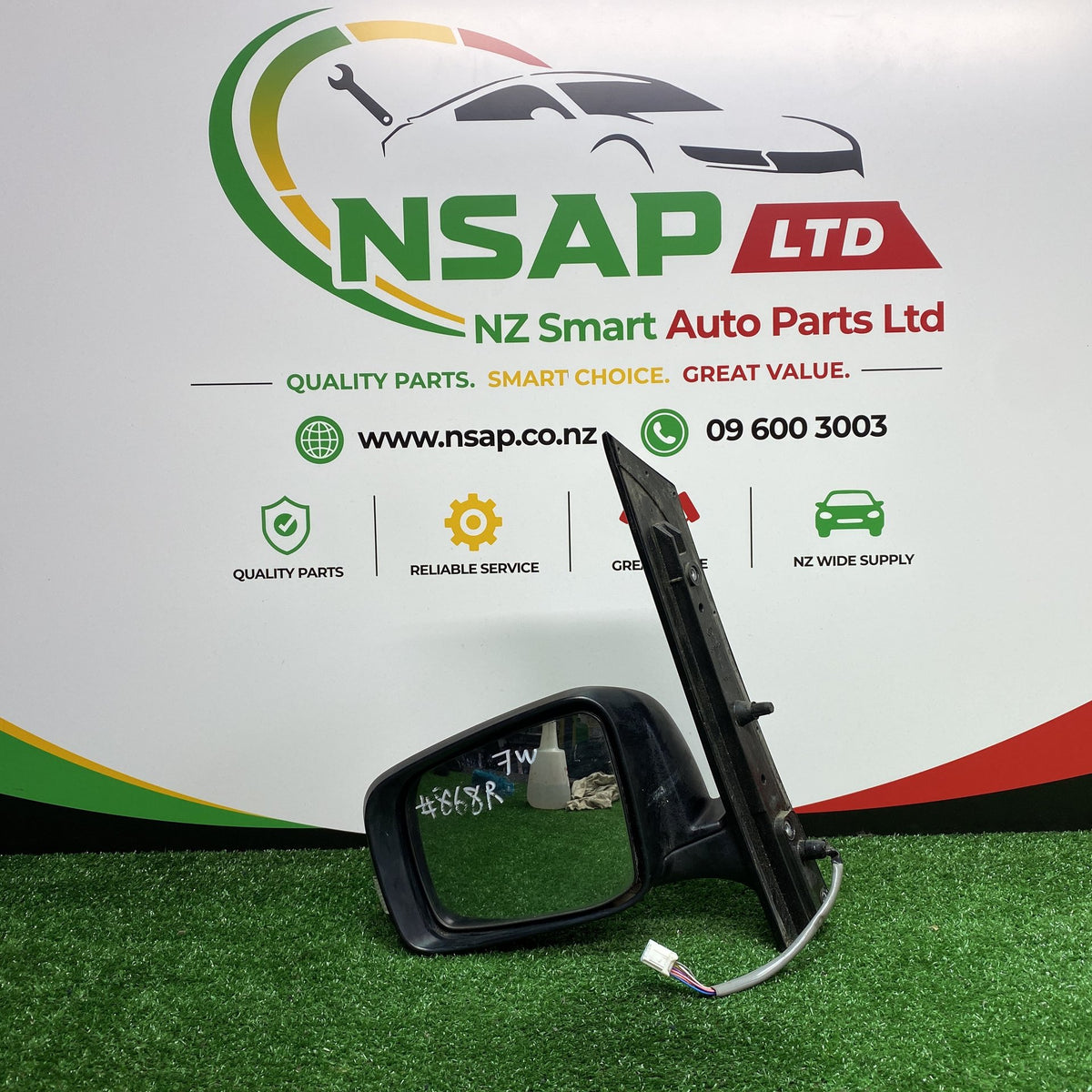 2008 Nissan Serena C25 - Left Door Mirror PN: 7 wires