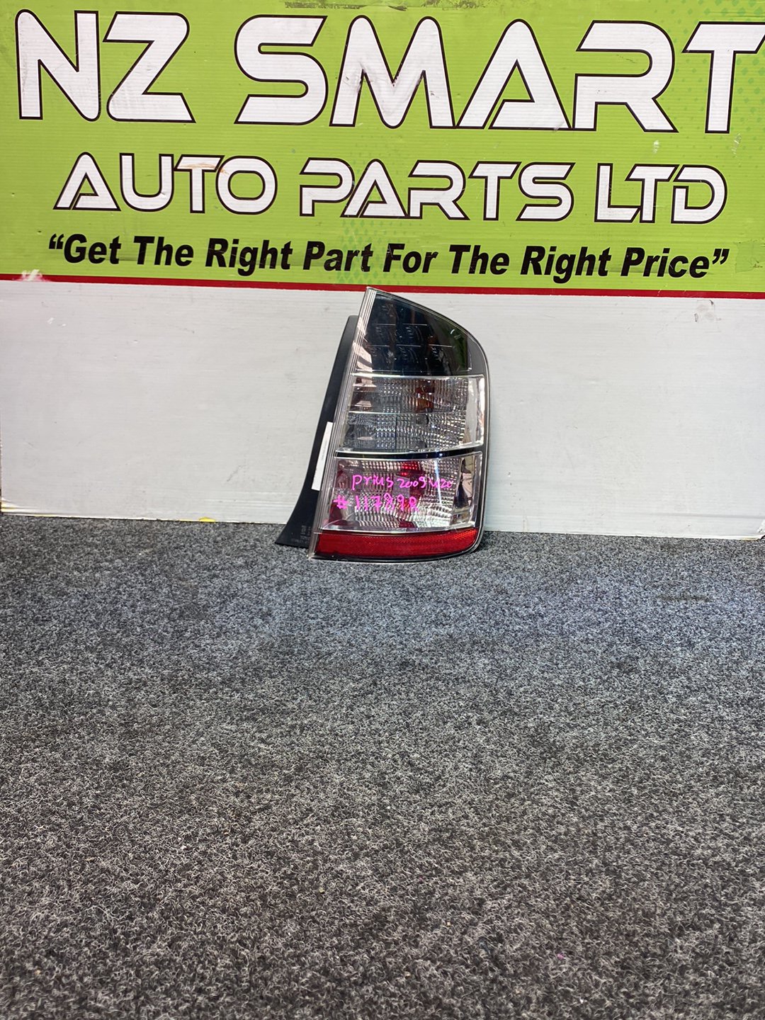 2005 Used Toyota Prius NHW20 - Right Taillight PN: STANLEY 4713